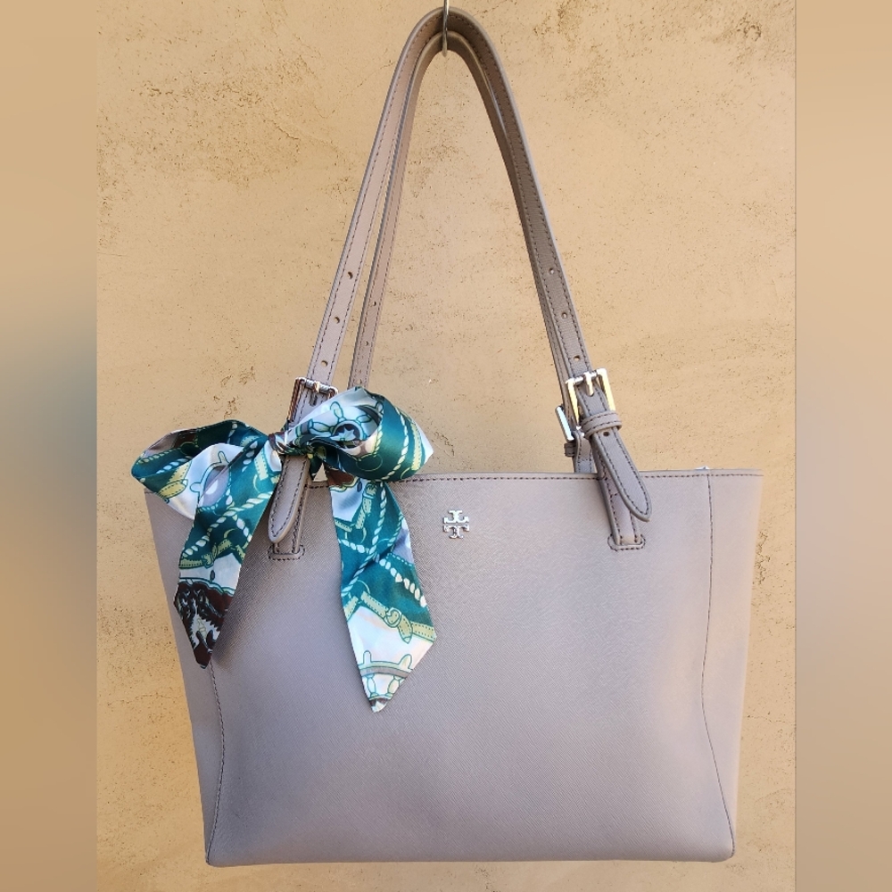 Tory Burch Light Grey Saffiano Leather Tote Bag - Picture 3 of 12